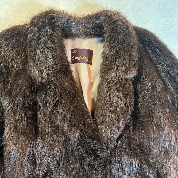 Beaver Fur Coat. SIZE Small to Medium or 6-8. Warm. Steen & Wright Furriers. - Picture 3 of 15